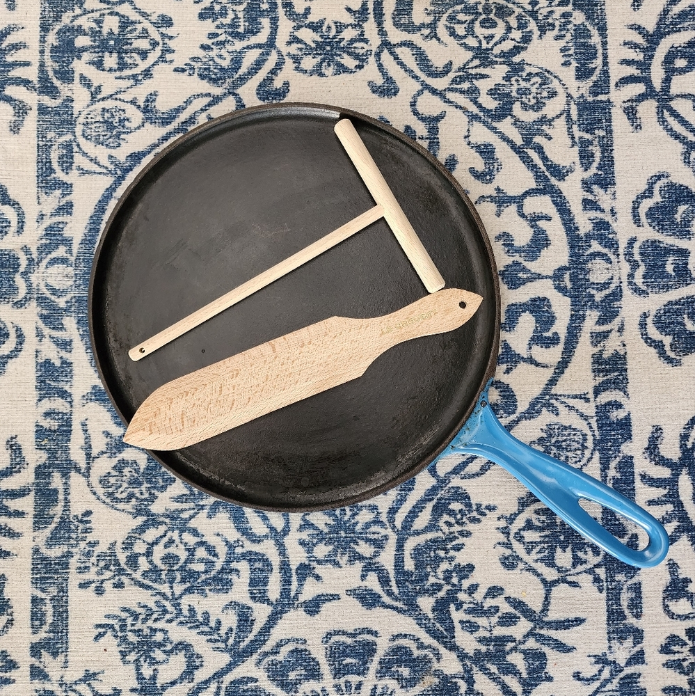 Le Creuset blue crepe pan